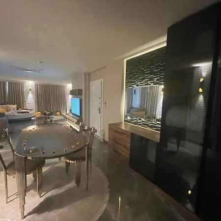Le Luxe Hotel