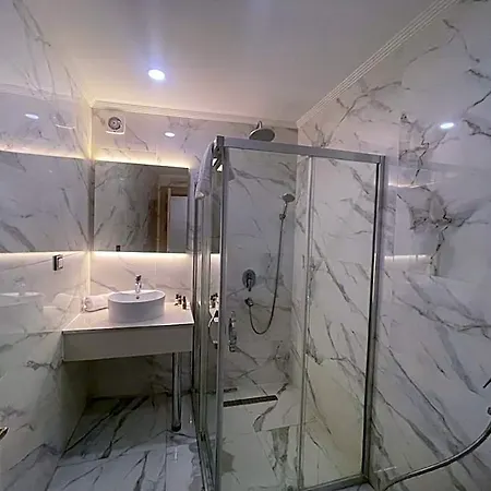 Le Luxe Hotel 5*