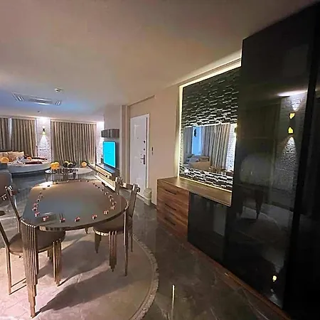 Le Luxe Hotel