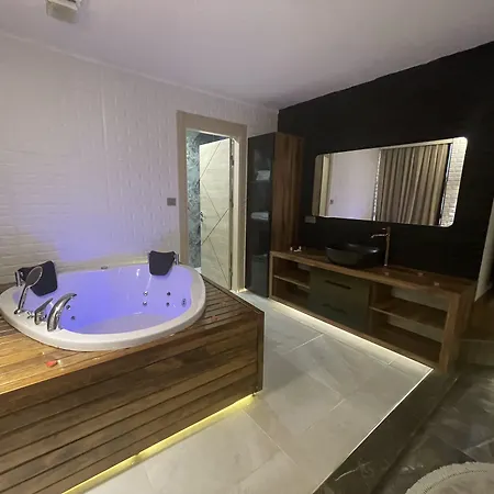 Hotel Le Luxe 5*
